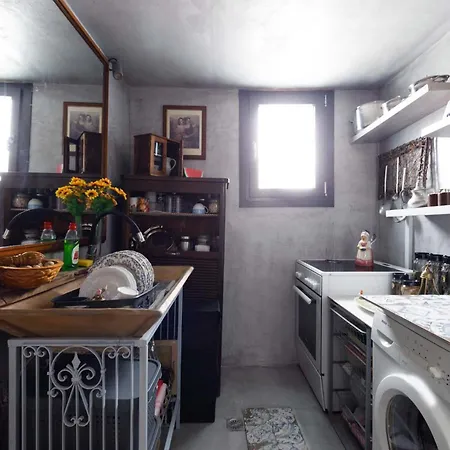 Sunny Cozy Flat Only 3min From The Kalamata