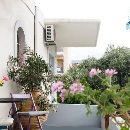 Sunny Cozy Flat Only 3min From The Kalamata