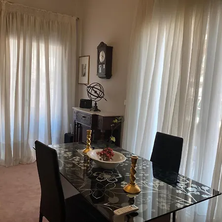 Sunny Cozy Flat Only 3min From The * Kalamata