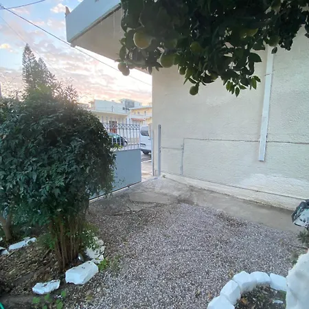 Located Ruby Luxury Escape Apartment Kalamata