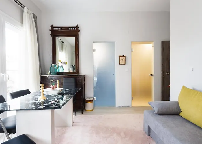 Sunny Cozy Flat Only 3min From The Kalamata