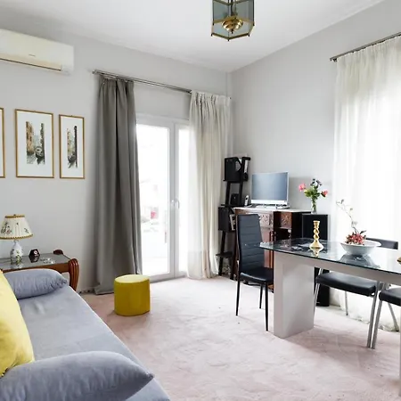 Apartment Sunny Cozy Flat Only 3min From The *