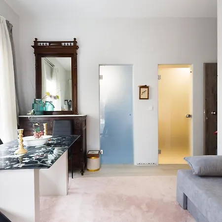Sunny Cozy Flat Only 3min From The 칼라마타