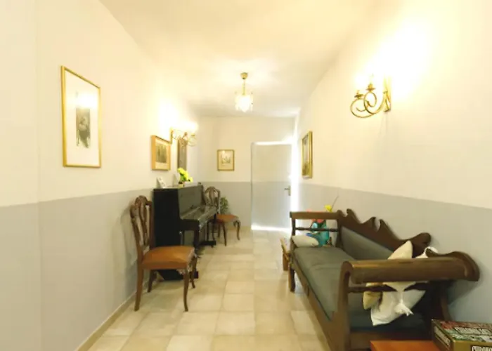 Апартаменты Sunny Cozy Flat Only 3min From The Каламата