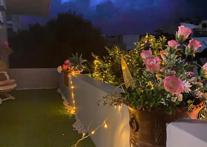 Апартаменты Sunny Cozy Flat Only 3min From The Каламата