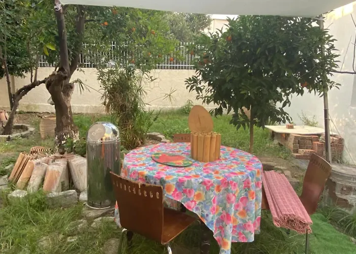 Апартаменты Sunny Cozy Flat Only 3min From The