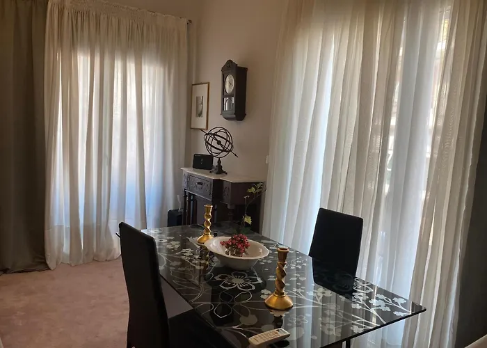 Sunny Cozy Flat Only 3min From The * Каламата