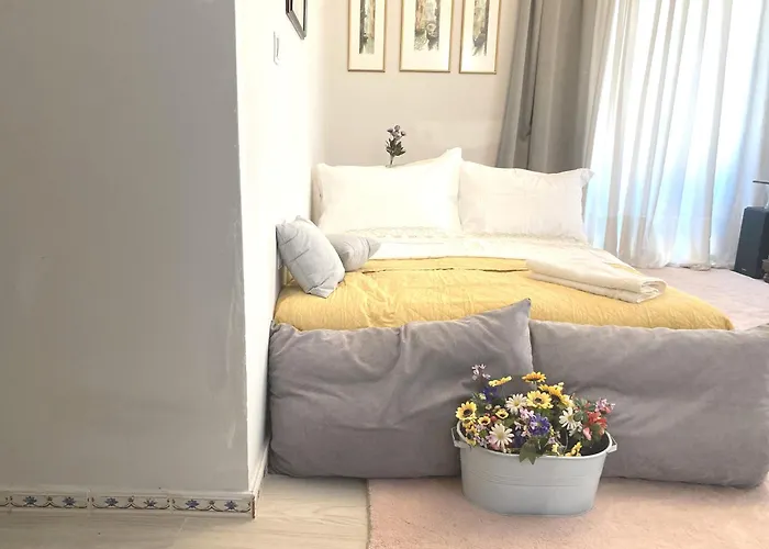 Sunny Cozy Flat Only 3min From The *